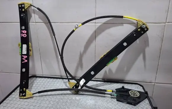 Audi A1 Front window lifting mechanism without motor 8X4837462A