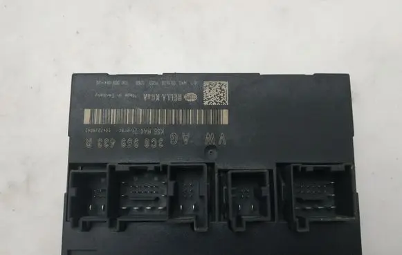Volkswagen PASSAT B6 Central body control module 3C0959433R