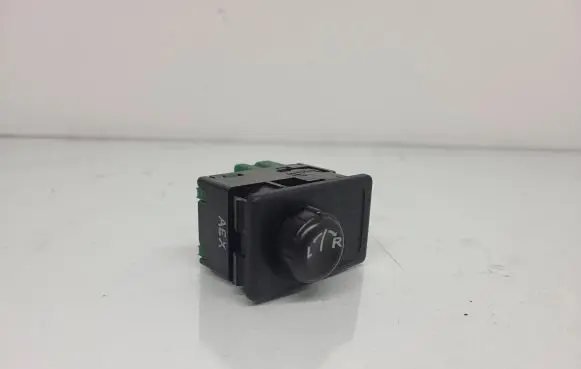 Wing mirror switch