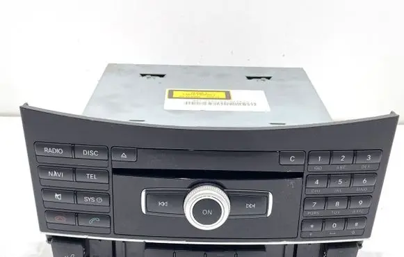 Mercedes-Benz E W212 Radio/CD/DVD/GPS head unit A2128202610