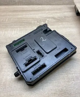 Renault Megane III Central body control module 284B17682R S180098101D