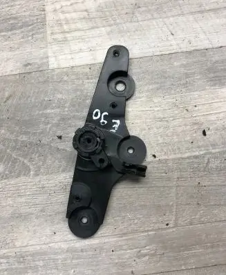 Engine bonnet (hood) release handle