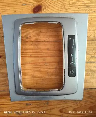 Mercedes-Benz C W204 Gear shifter surround trim plastic A2042673888 A2046800190 92420377