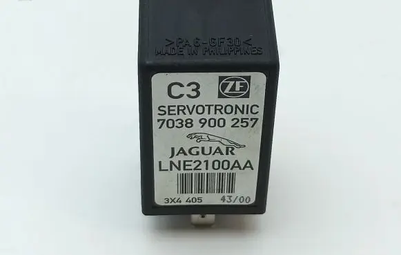 Jaguar XJ X308 Hazard warning light relay LNE2100AA 7038900257
