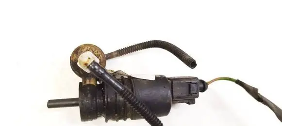 Volkswagen PASSAT B6 Windscreen/windshield washer pump 1K6955651