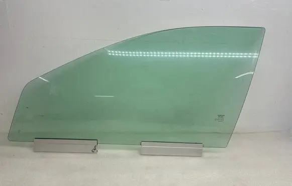 Volvo S60 Front windscreen/windshield window 