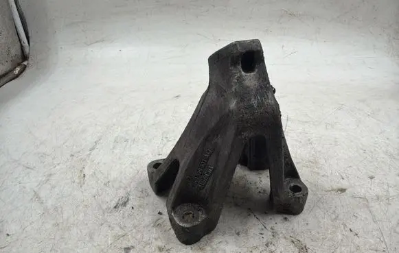 Audi A4 S4 B8 8K Engine mounting bracket 8K0199307AQ