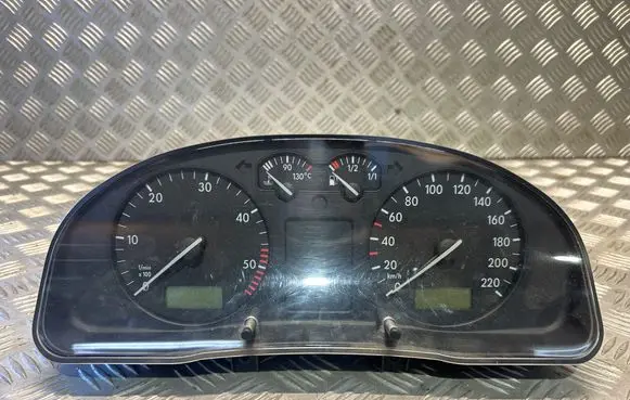 Volkswagen PASSAT B5 Speedometer (instrument cluster) 09051940090