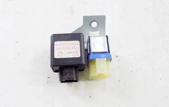 Subaru Forester SF Relay mounting block 88017FC020