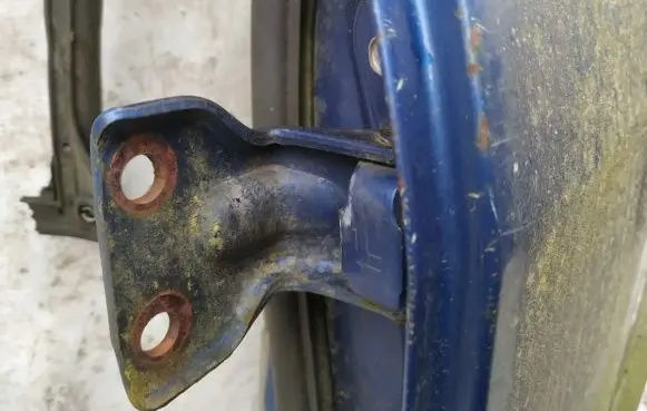 Mazda 626 Rear door lower hinge
