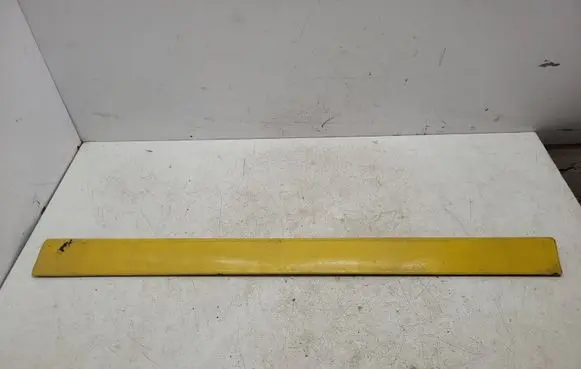 Volkswagen PASSAT B3 Front door trim (molding) 357853515