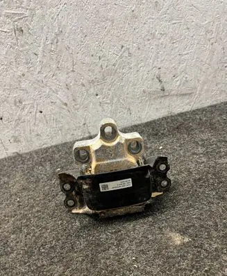 Volkswagen Tiguan Engine mount bracket 5QA199555