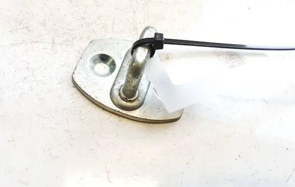 Toyota Avensis T250 Front door lock loop/hook striker 