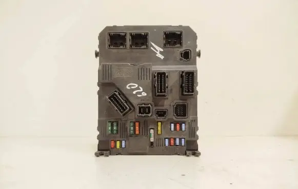 Citroen Berlingo Fuse module 9653687780 S118085120E BSIL0300