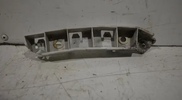 Ford Focus Front bumper mounting bracket BM5117D959