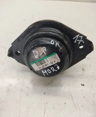 Mercedes-Benz R W251 Engine mount bracket A2512402717