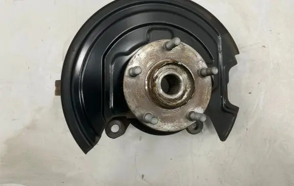 Nissan Leaf II (ZE1) Front wheel hub