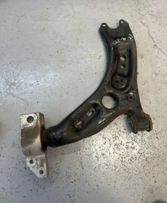 Volkswagen Golf VI Front lower control arm/wishbone 1K0407165A