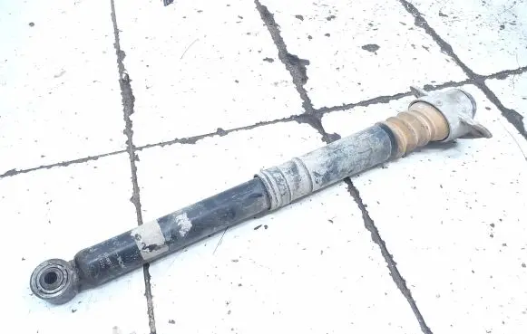 Volkswagen Touran I Rear shock absorber/damper K12A15