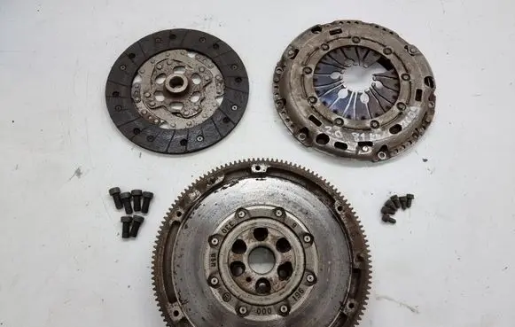 Volkswagen PASSAT B6 Dual mass flywheel 