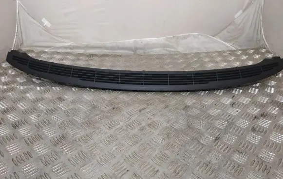 Parcel shelf grill