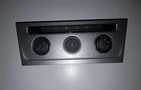 Volkswagen Golf VI Air conditioner control unit module 5G0907426Q