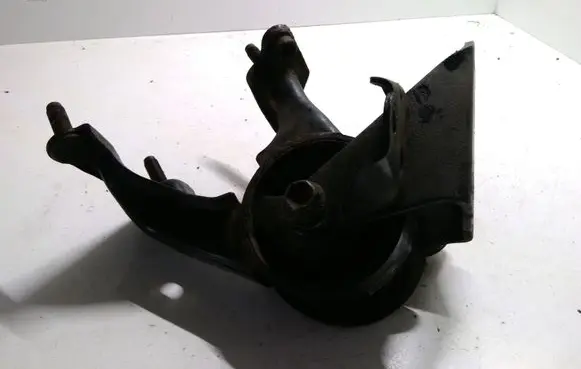 Toyota Avensis T250 Engine mount bracket