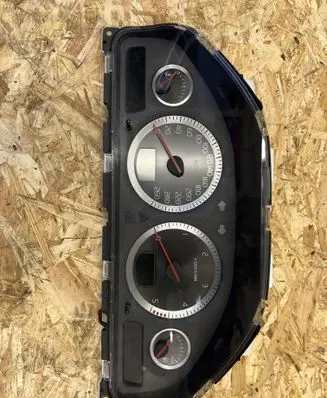 Volvo V70 Speedometer (instrument cluster) 30728791 8602026 69594780T