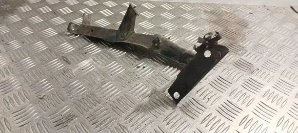 Audi A4 S4 B8 8K Fender mounting bracket 8K0821135B