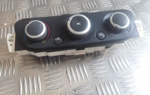 Renault Megane III Climate control unit T1001786G