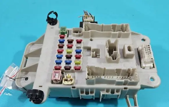 Toyota RAV 4 (XA20) Fuse box set 81980-50030 IMPRK1445864