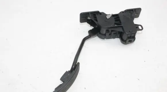 Mitsubishi Pajero Accelerator throttle pedal APM30015