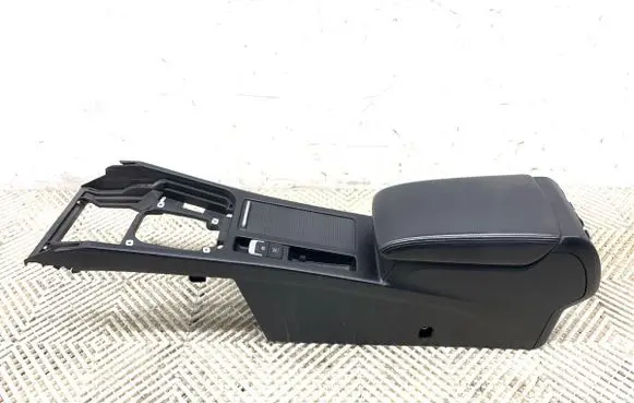 Volkswagen PASSAT B8 Center console 3G1863241C