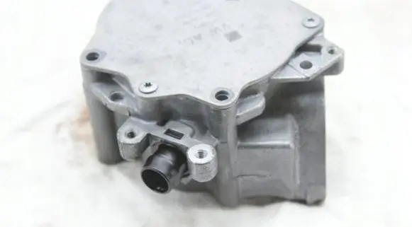 Audi A3 S3 8V Vacuum pump 06K145100B