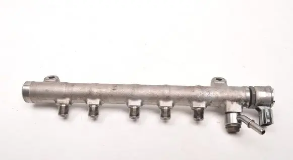 Volvo V60 Fuel main line pipe 31303612