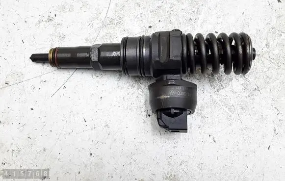 Skoda Octavia Mk2 (1Z) Fuel injector 038130073AG