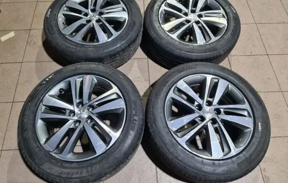Peugeot Traveller R17 alloy rim 9810098577