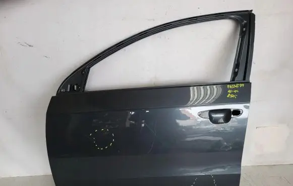 Volkswagen PASSAT B7 Front door 3AA863317