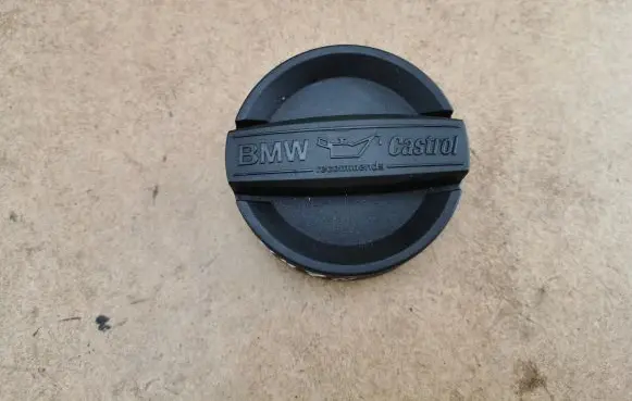 BMW 3 F30 F35 F31 Oil filler cap 11128655331 8655331 11127560481