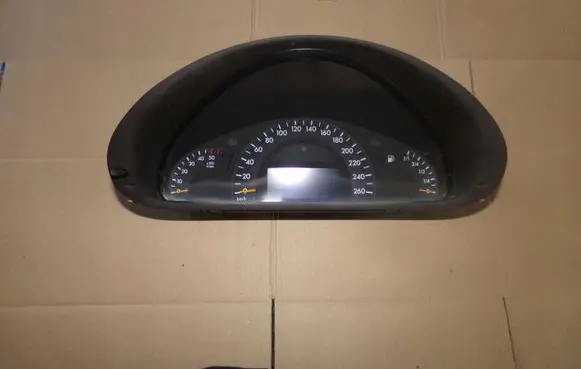 Mercedes-Benz C W203 Speedometer (instrument cluster) A2035403411