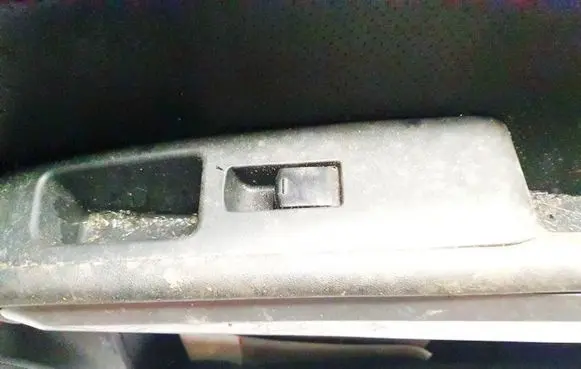 Nissan X-Trail T31 Electric window control switch