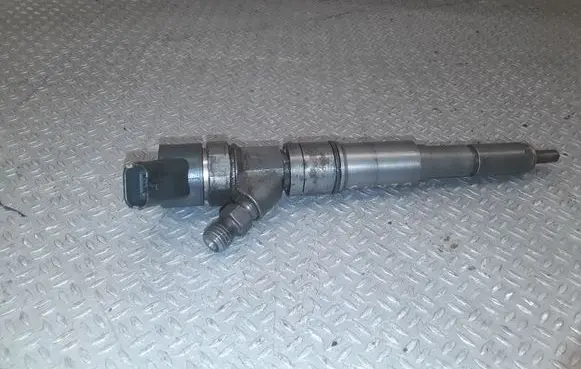 BMW 5 E39 Fuel injector 0445110266