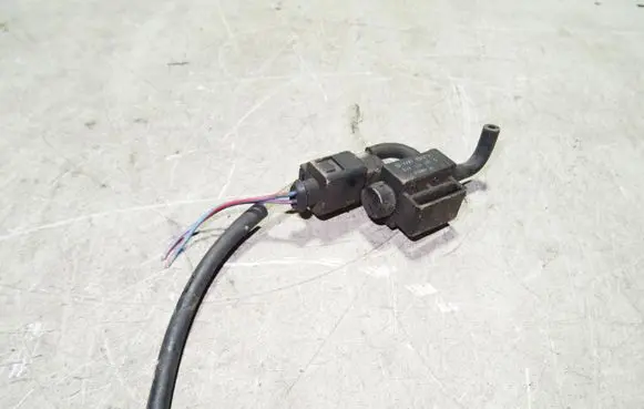 Audi A3 S3 A3 Sportback 8P Turbo solenoid valve 037906283