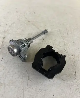 Suzuki Ignis Front door lock (next to the handle) 