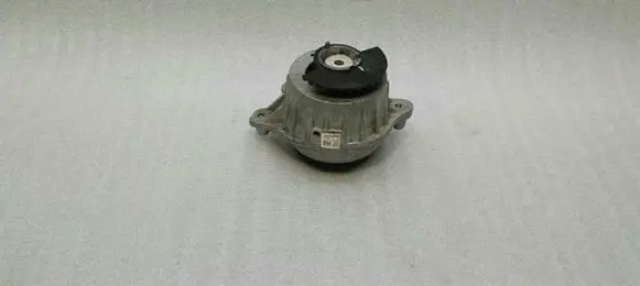 Mercedes-Benz C W205 Engine mount bracket A2052400300