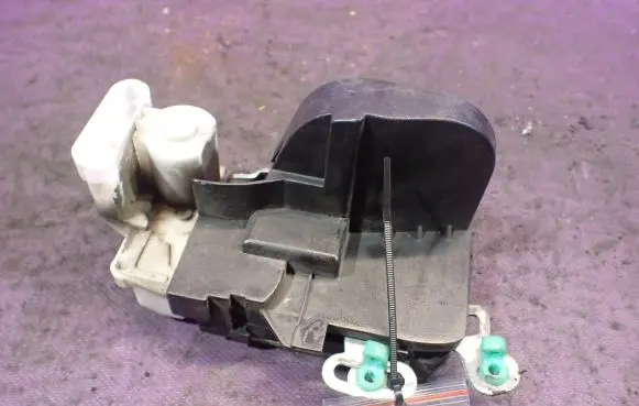 Alfa Romeo 147 Front door lock
