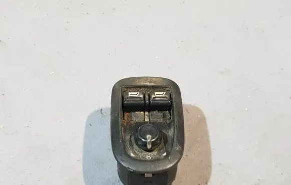 Peugeot 206 Electric window control switch 11530