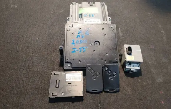 Renault Scenic III - Grand scenic III Engine control unit/module 0281016228 237100323R 237100556R