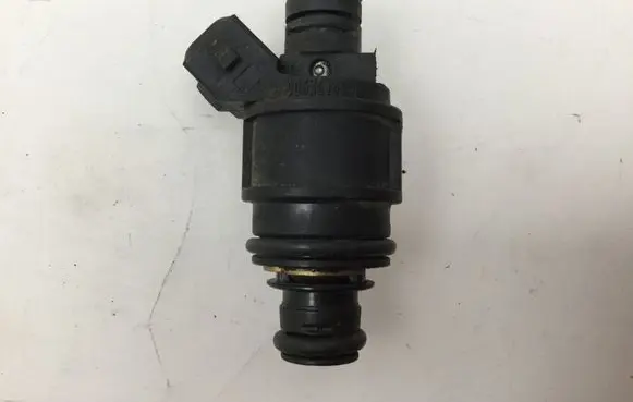Opel Zafira A Fuel injector 90536149