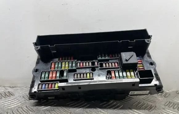 BMW 5 F10 F11 Fuse module 9252815